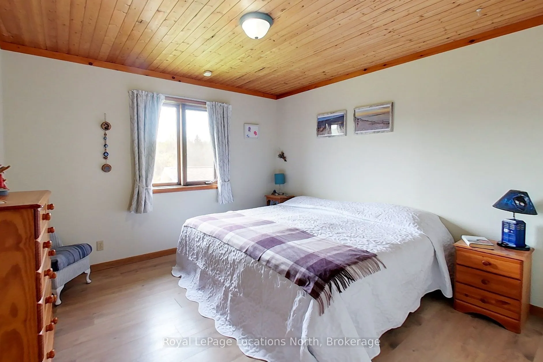 252 Lakeshore Road N