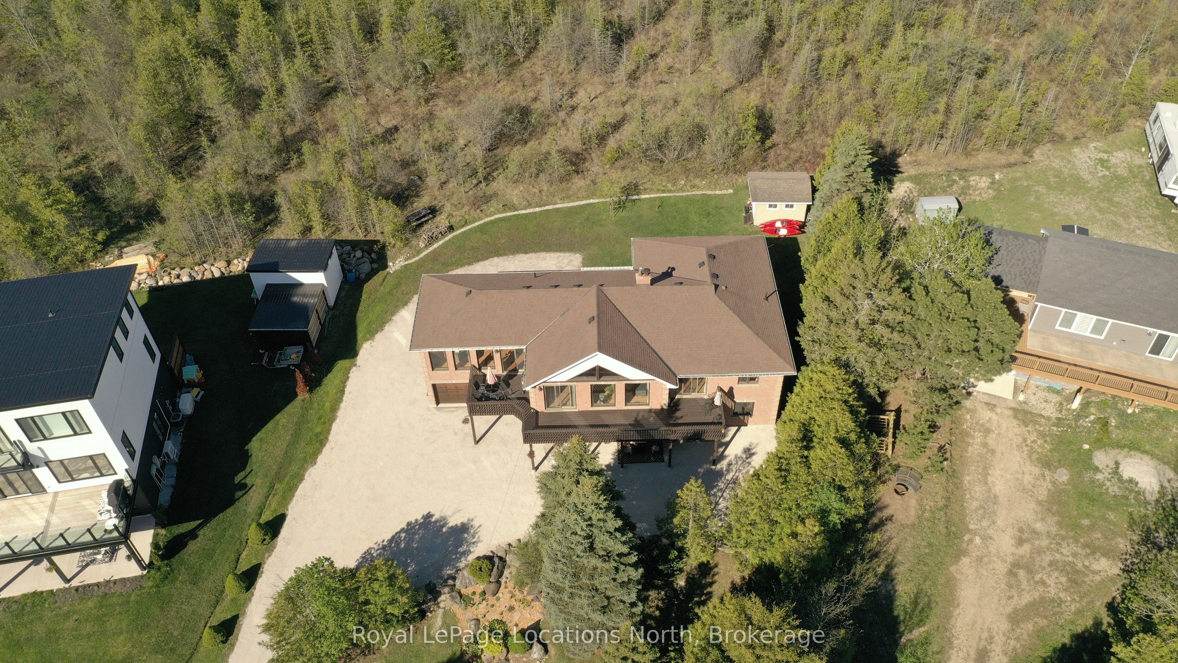 252 Lakeshore Road N