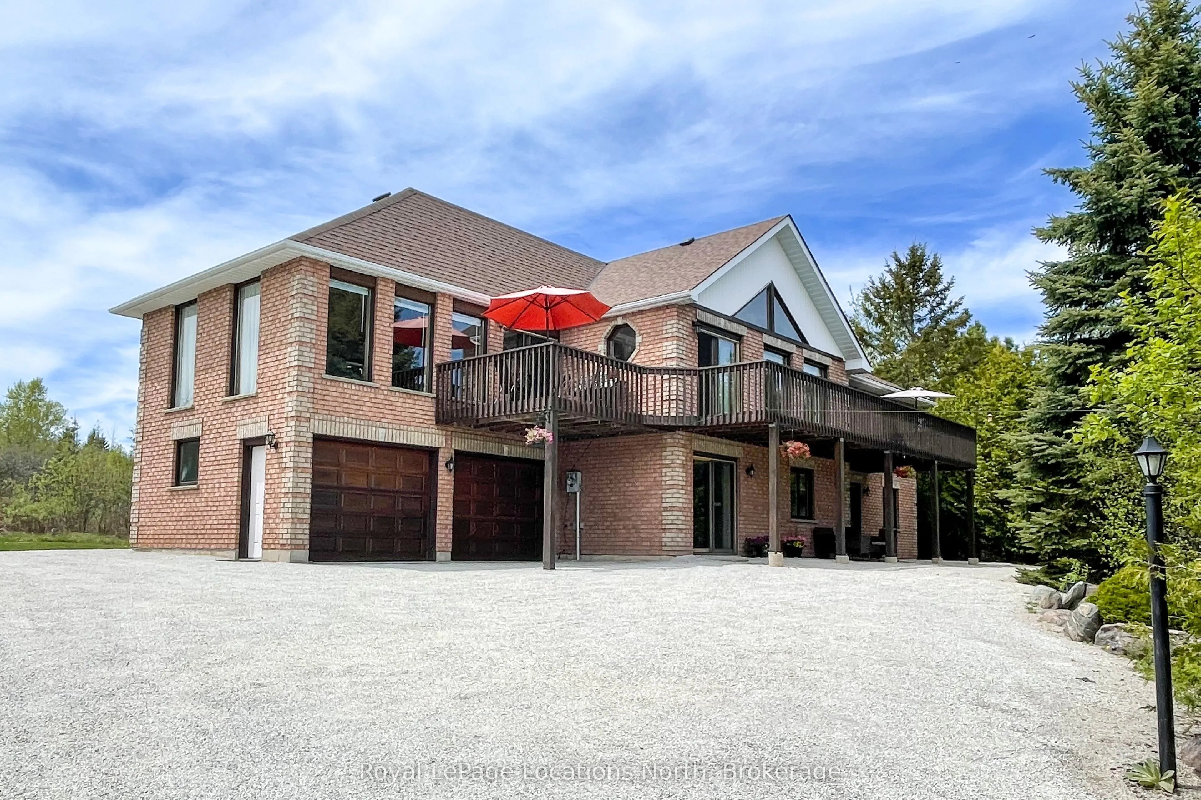 252 Lakeshore Road N