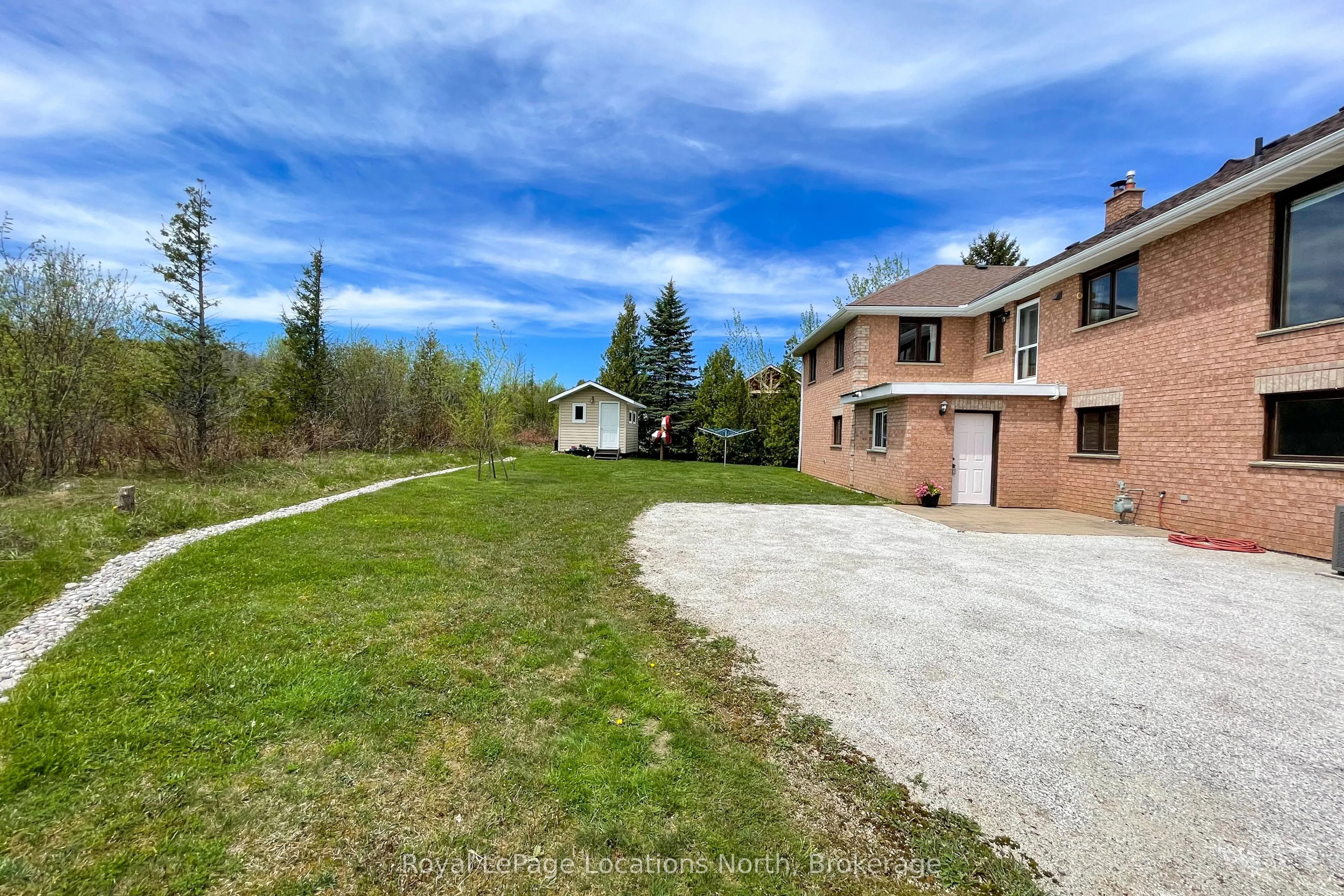 252 Lakeshore Road N