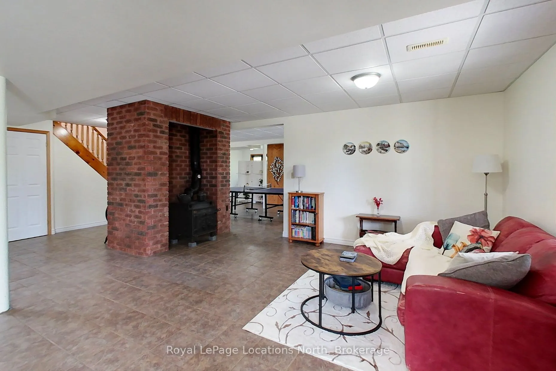 252 Lakeshore Road N
