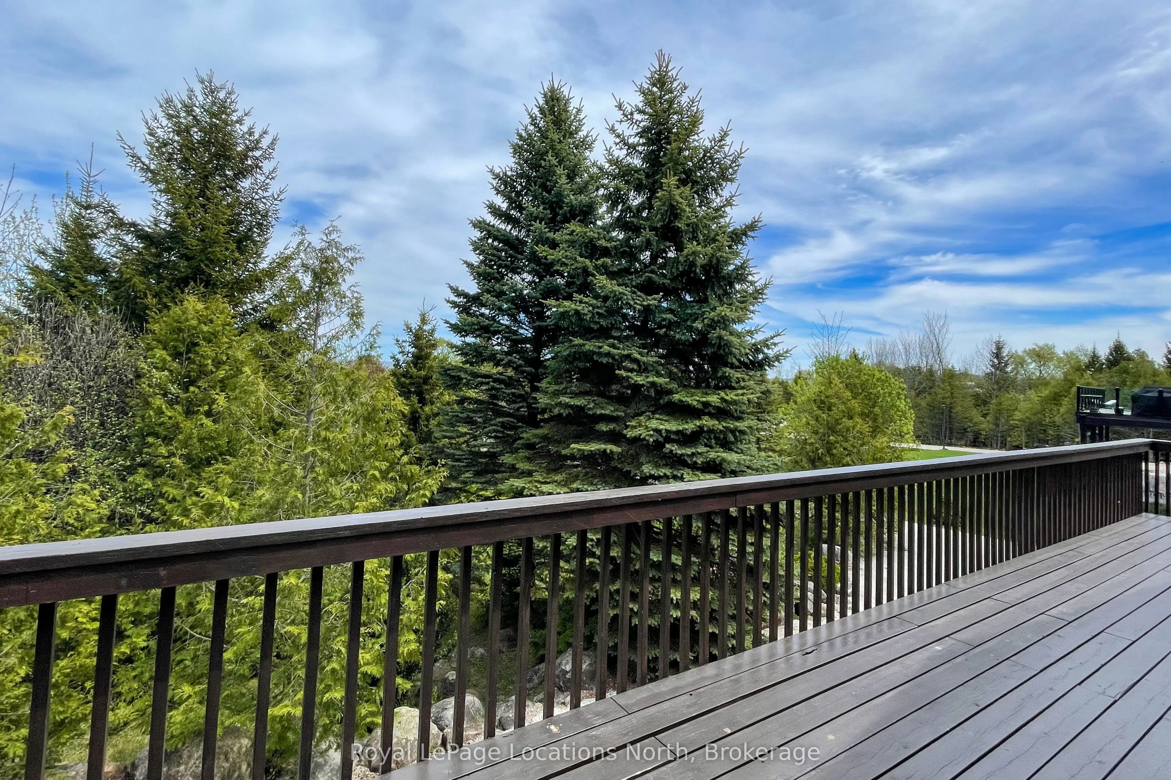 252 Lakeshore Road N