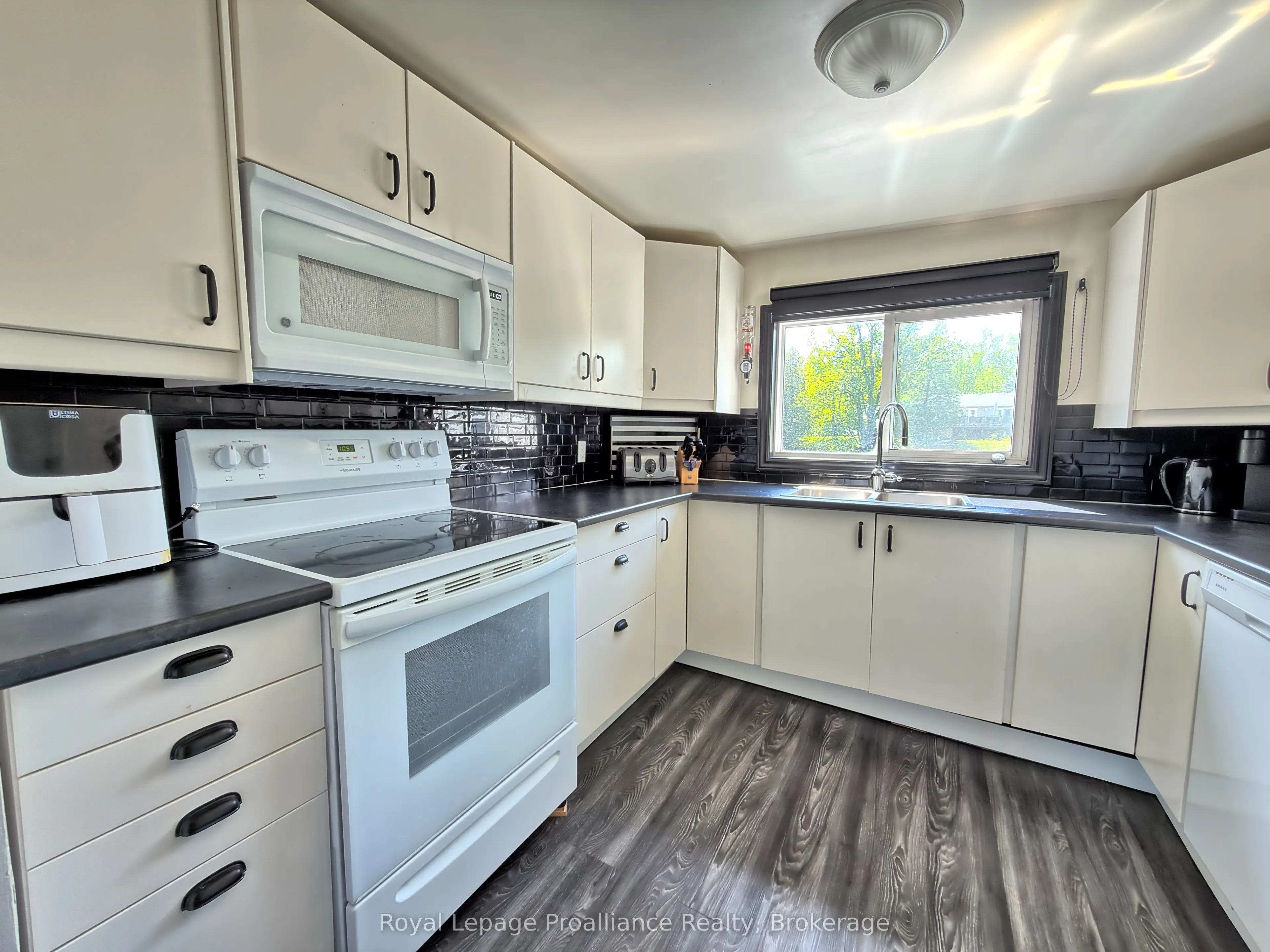562 Cordova Road