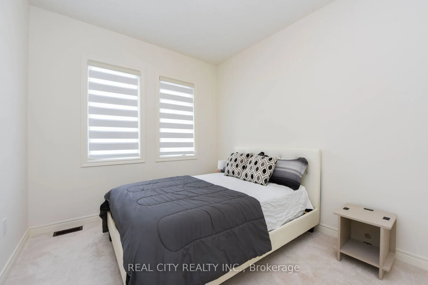 38 Silver Meadow Gdns Gardens N