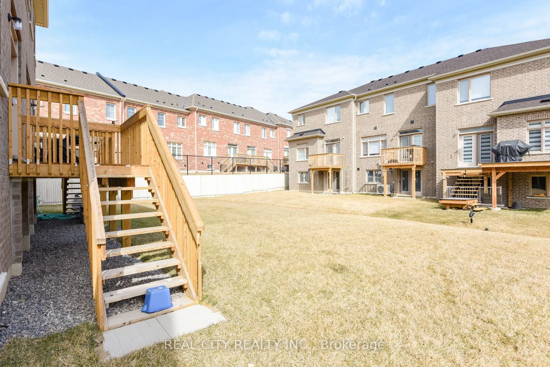 38 Silver Meadow Gdns Gardens N