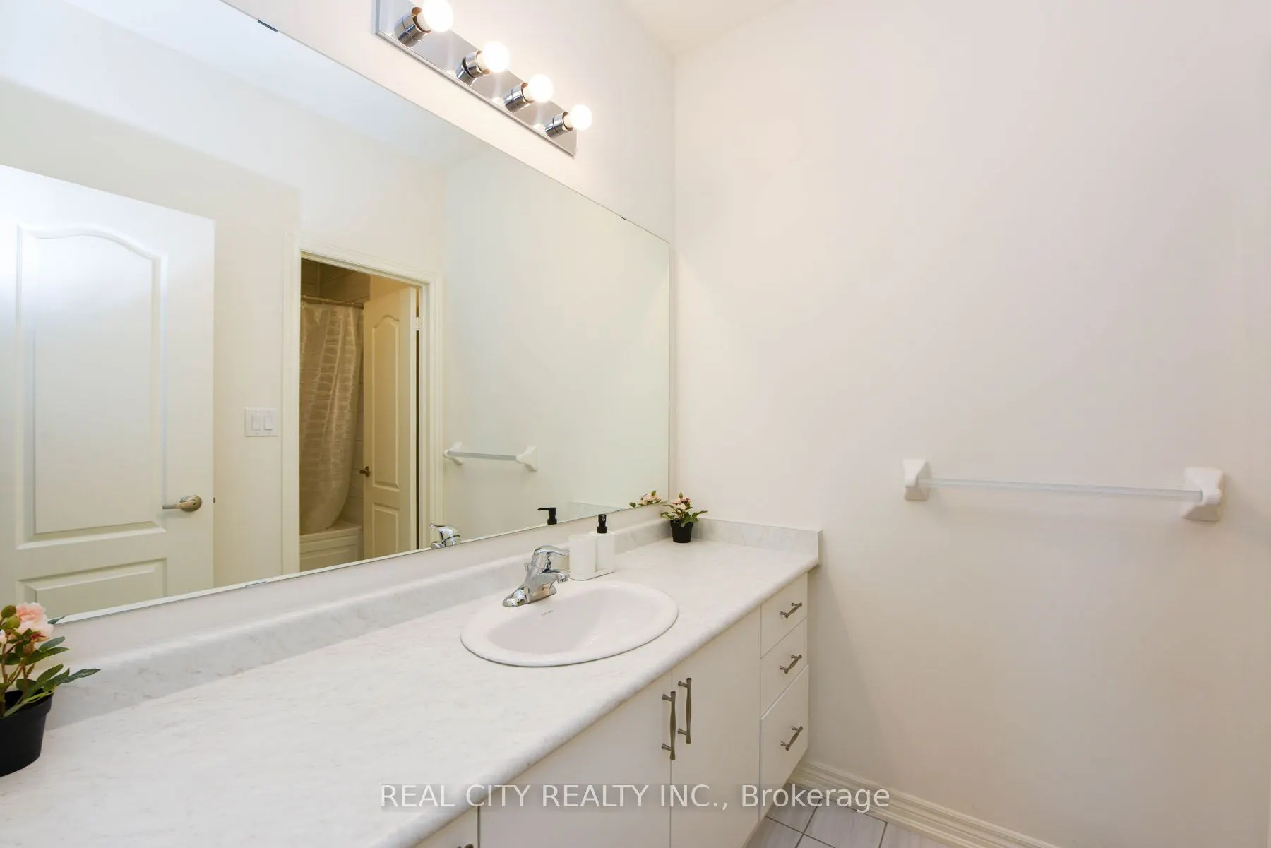 38 Silver Meadow Gdns Gardens N