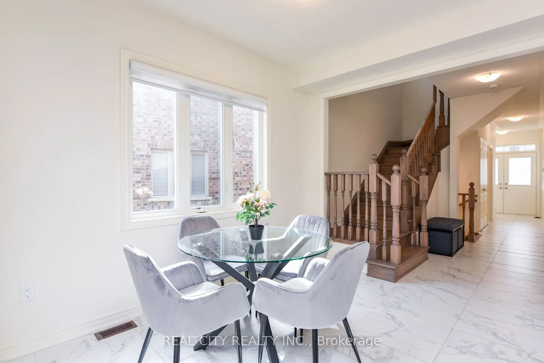 38 Silver Meadow Gdns Gardens N