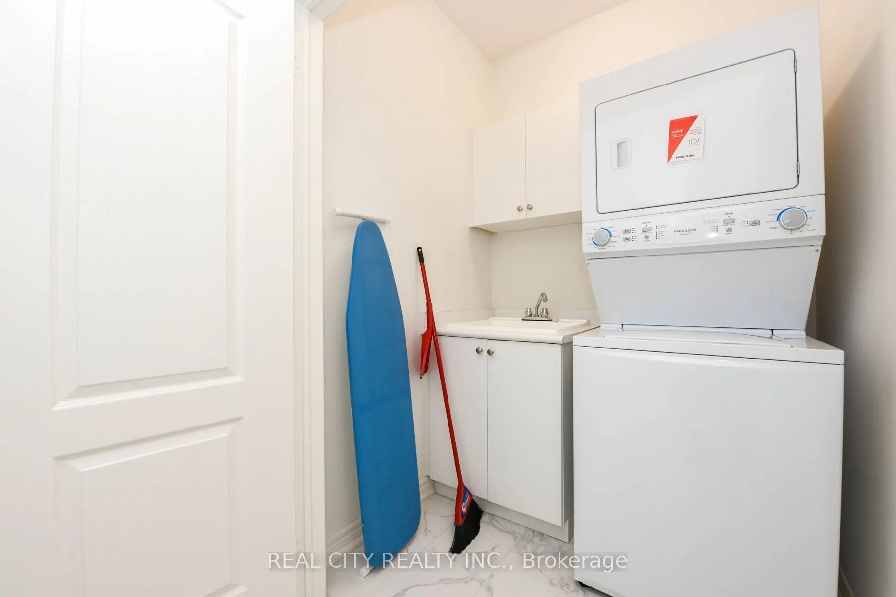 38 Silver Meadow Gdns Gardens N