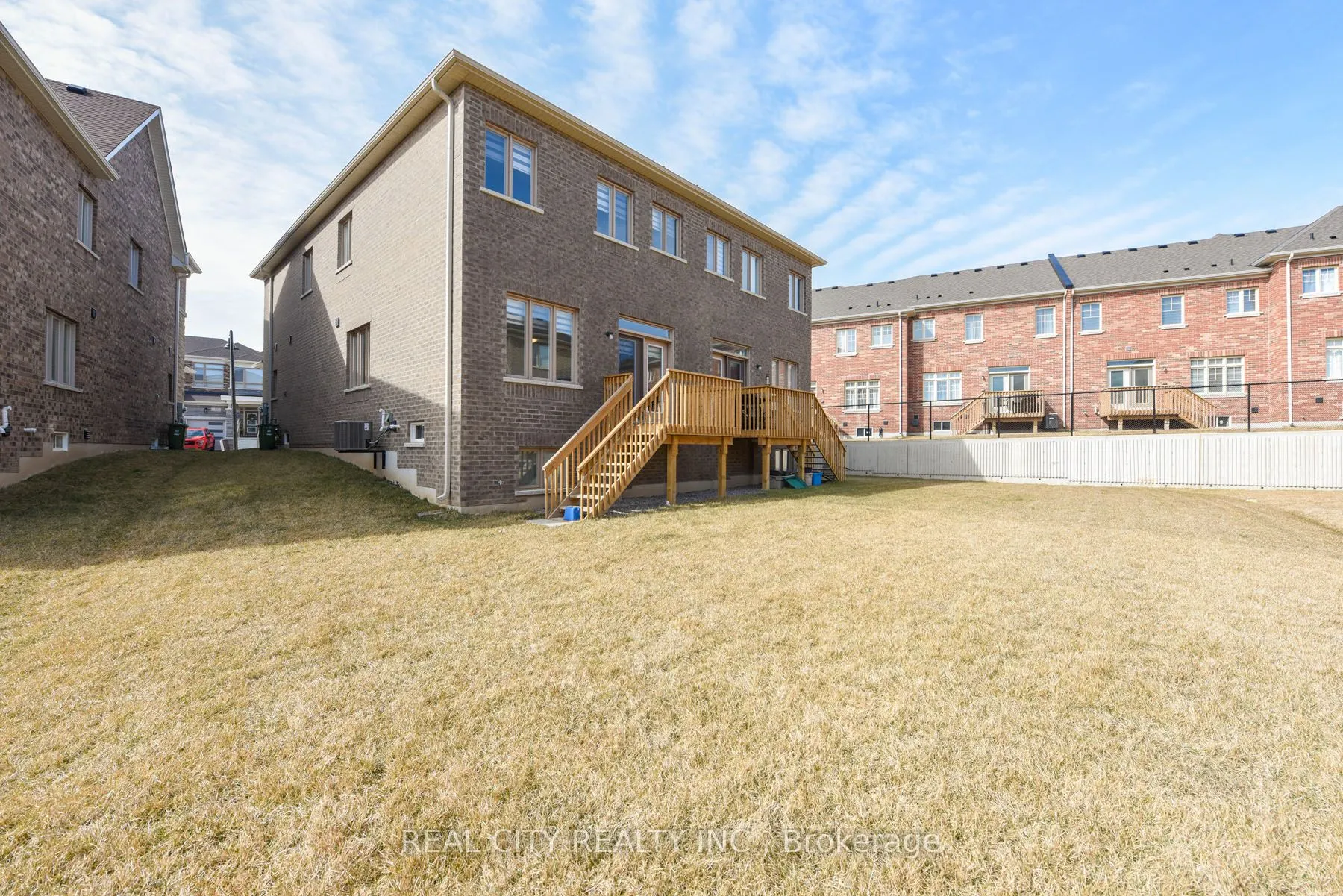 38 Silver Meadow Gdns Gardens N