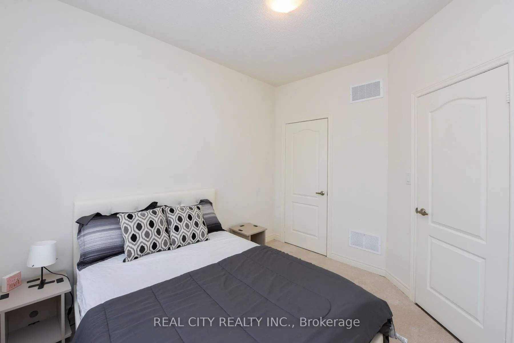 38 Silver Meadow Gdns Gardens N