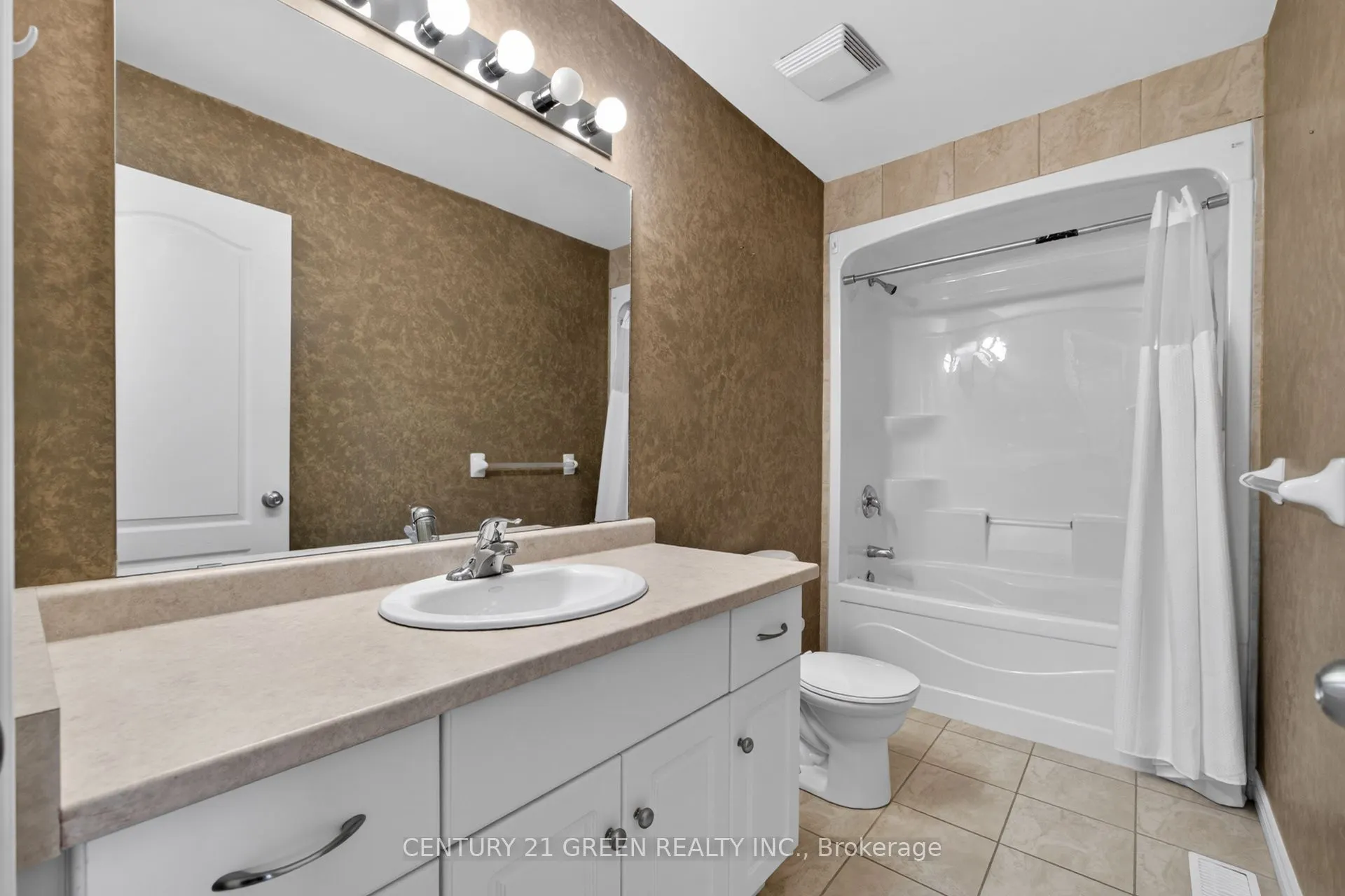 18 Palacebeach Trail