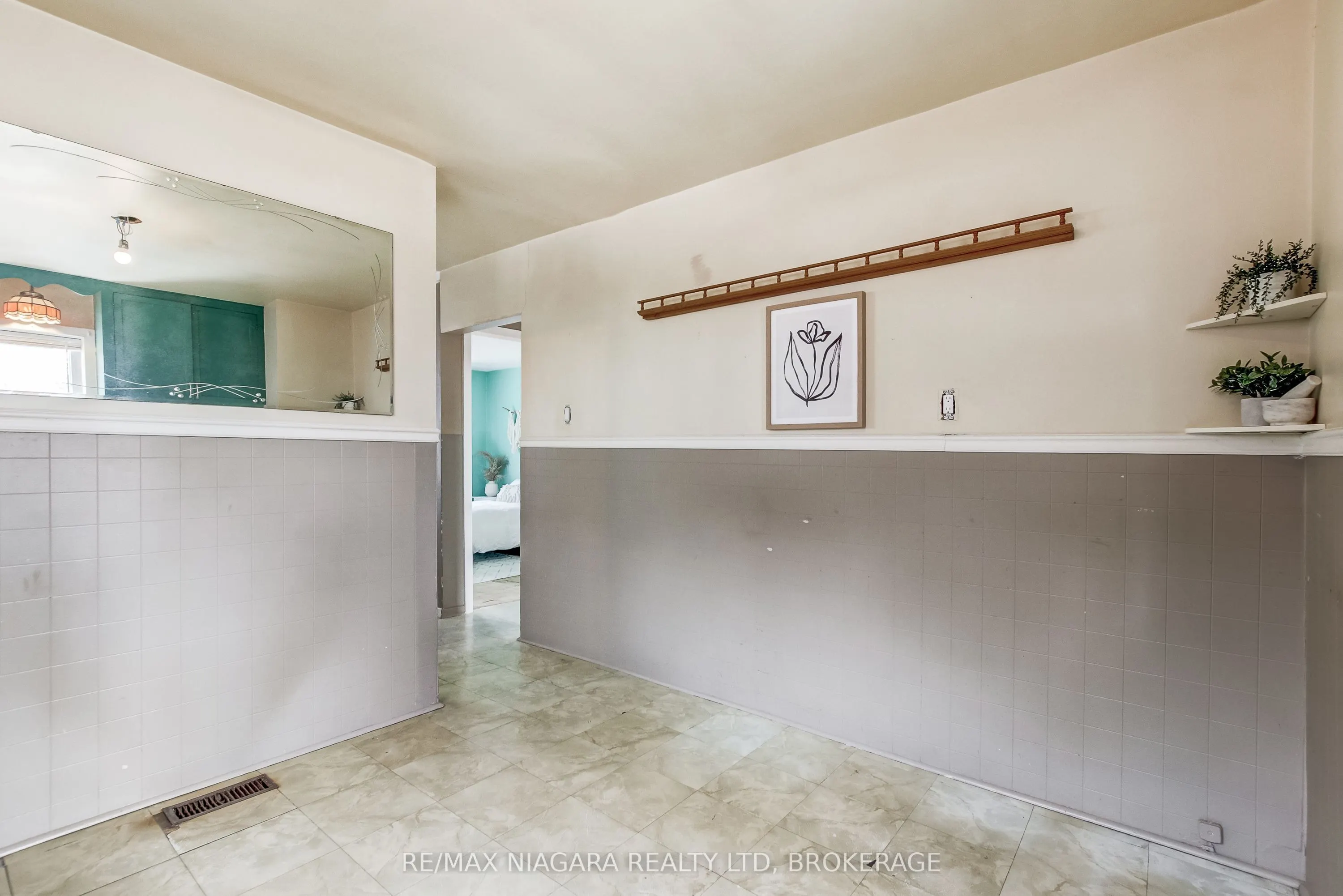 8 Catharine Street
