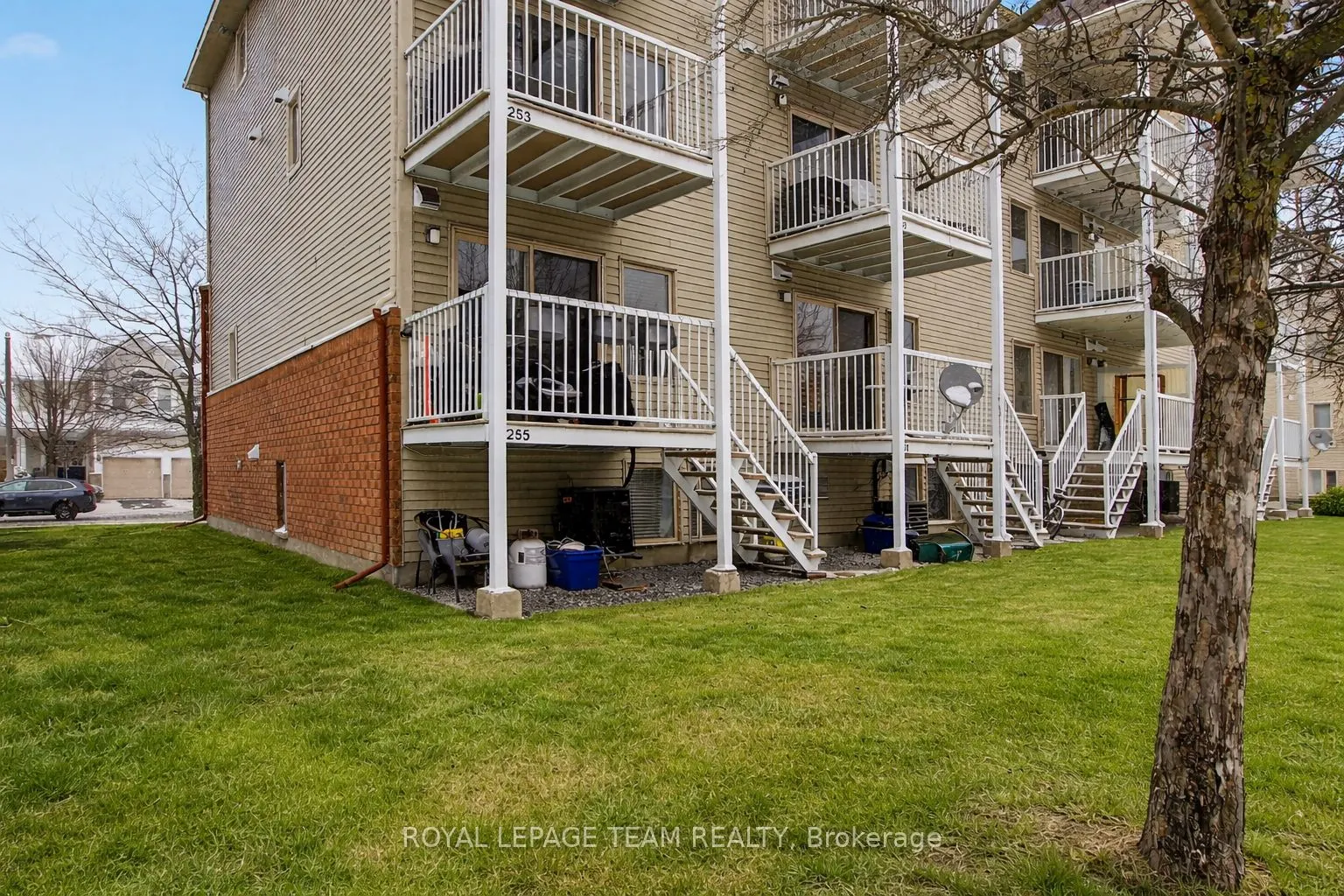255 Deercroft Avenue #1