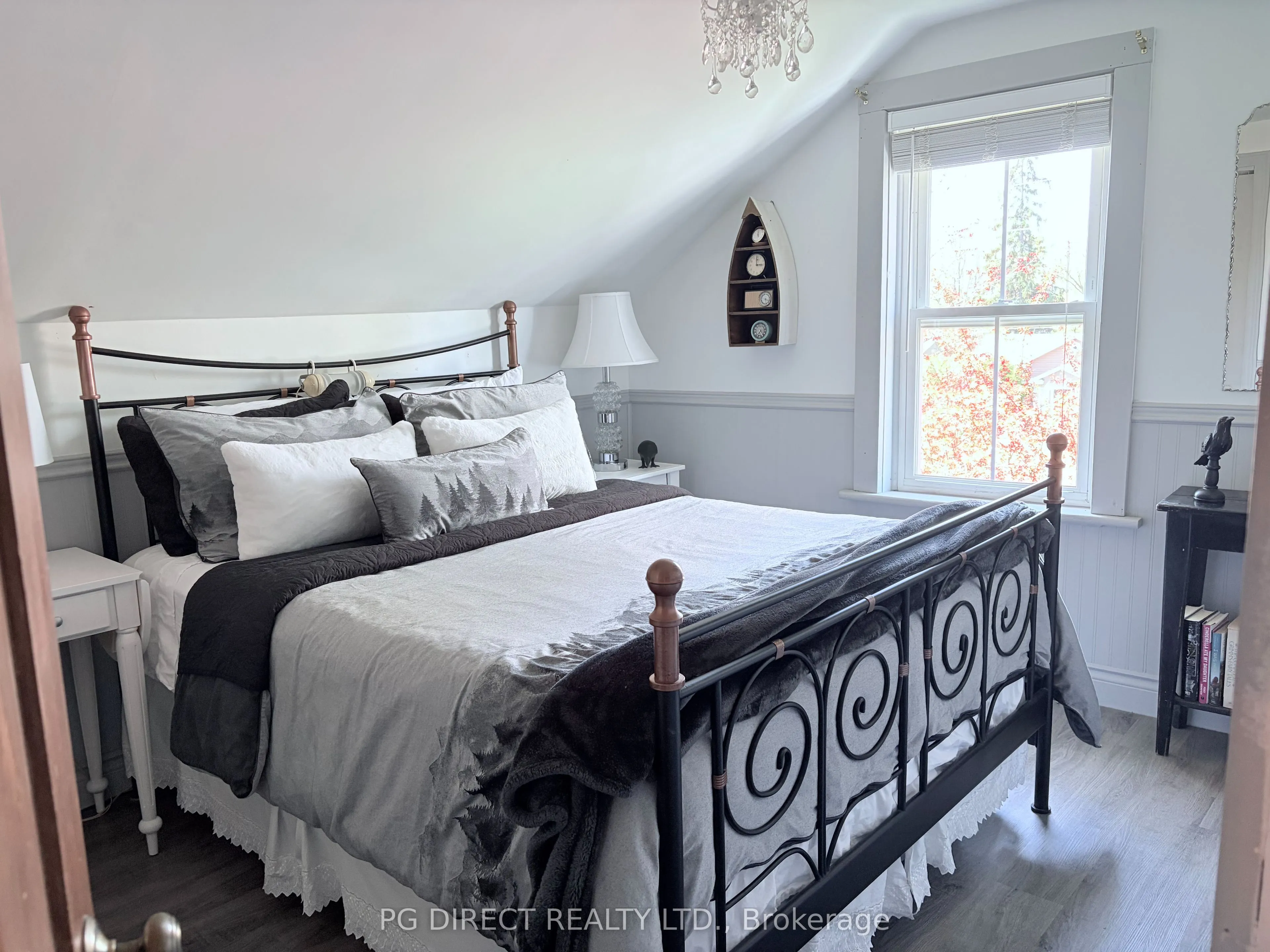 24 N Hastings Avenue