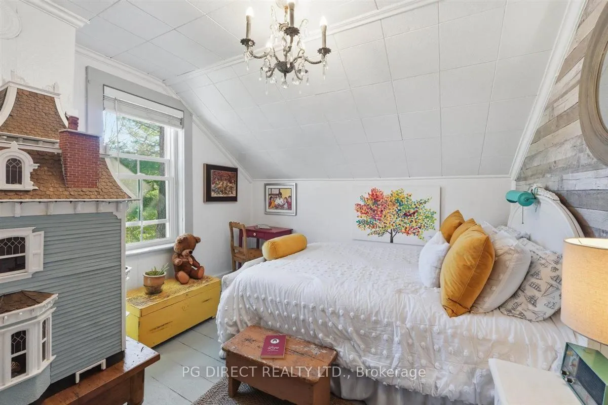 24 N Hastings Avenue