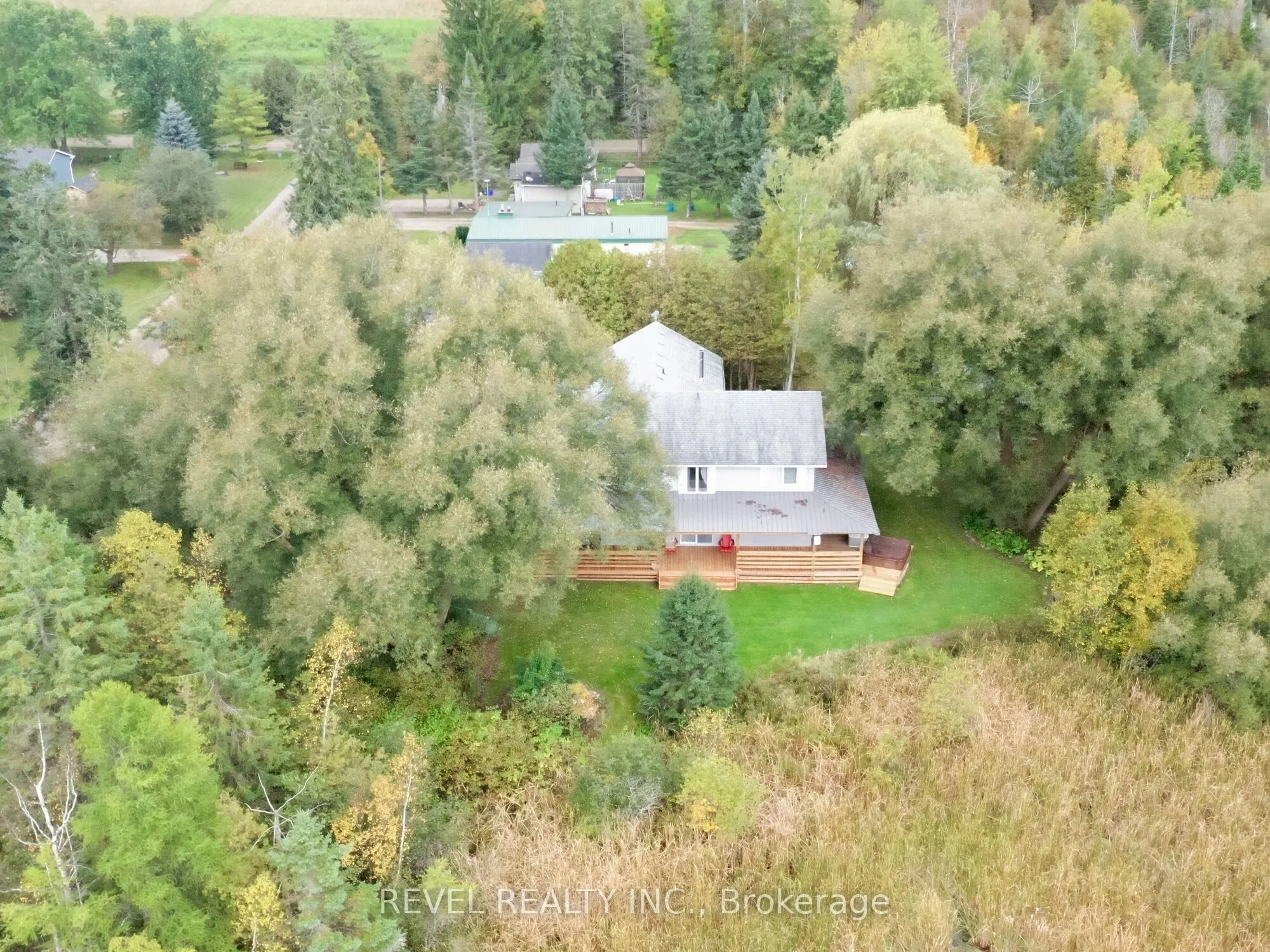 8 Scott Crescent