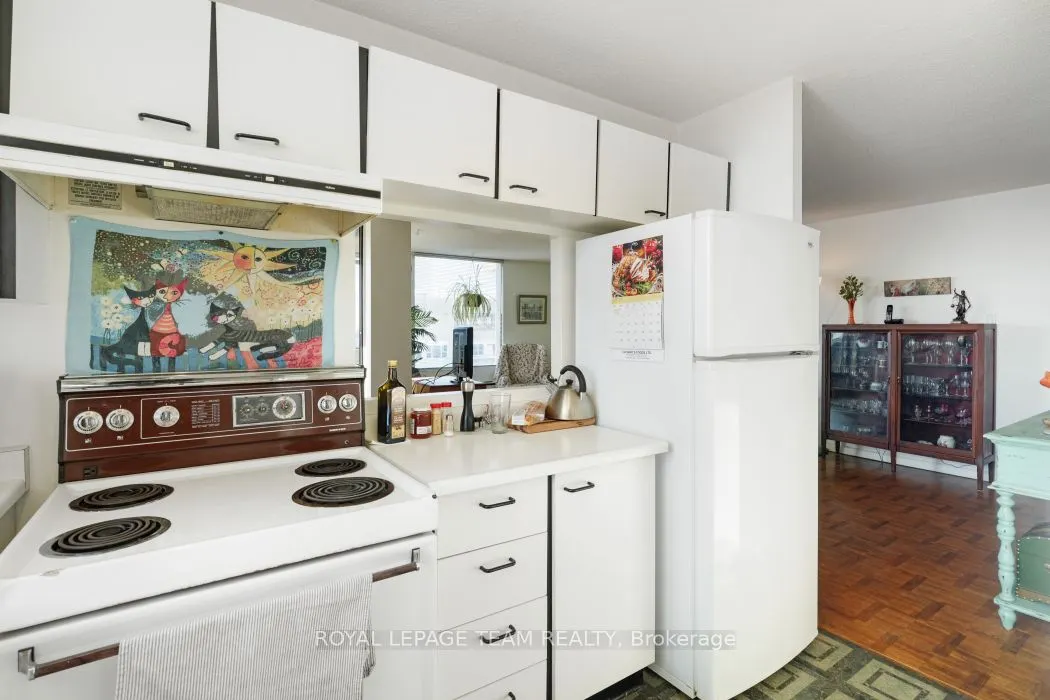 40 Arthur Street E #1004