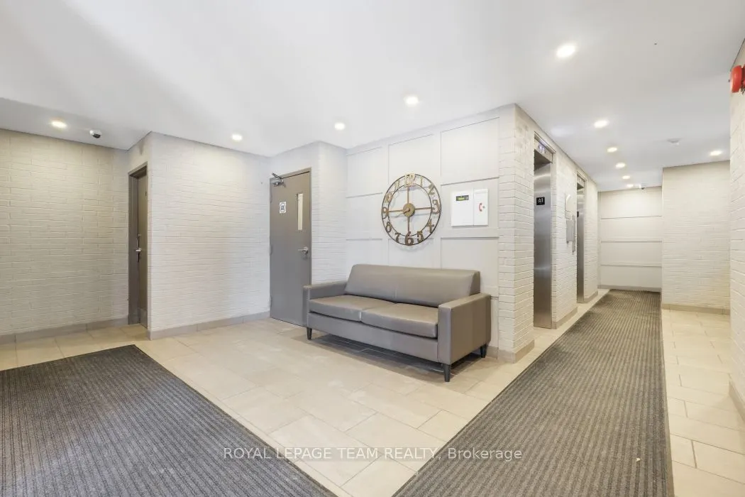 40 Arthur Street E #1004