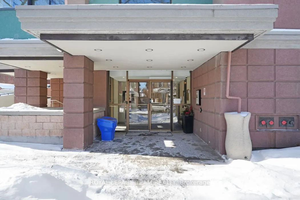 40 Arthur Street E #1004