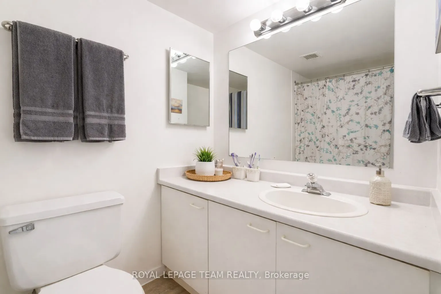 40 Arthur Street E #1004