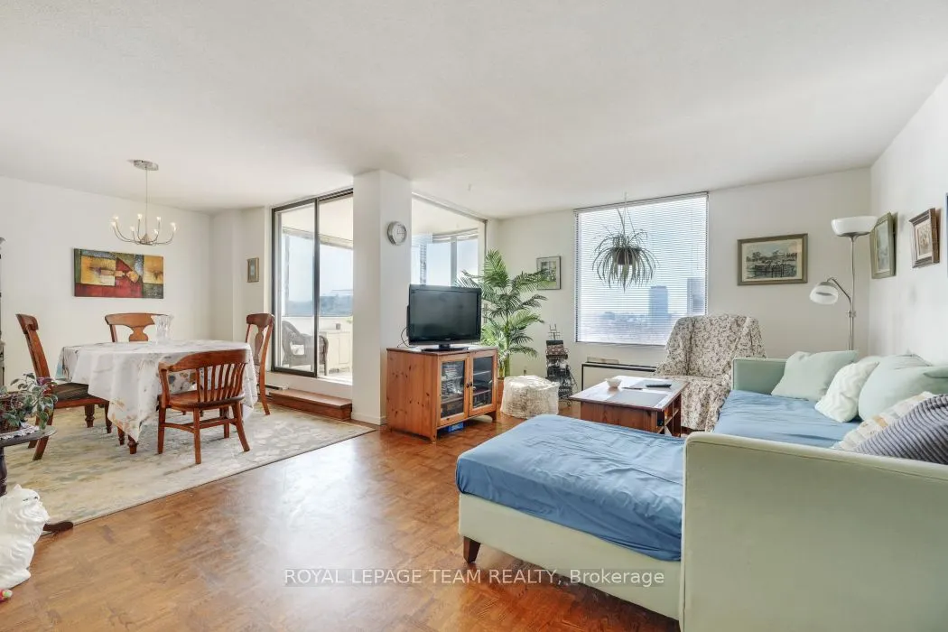 40 Arthur Street E #1004