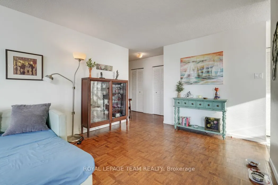 40 Arthur Street E #1004