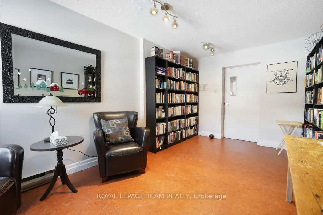 40 Arthur Street E #1004