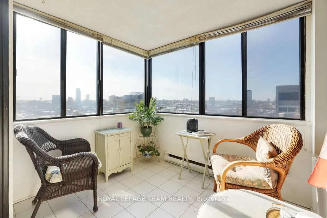 40 Arthur Street E #1004