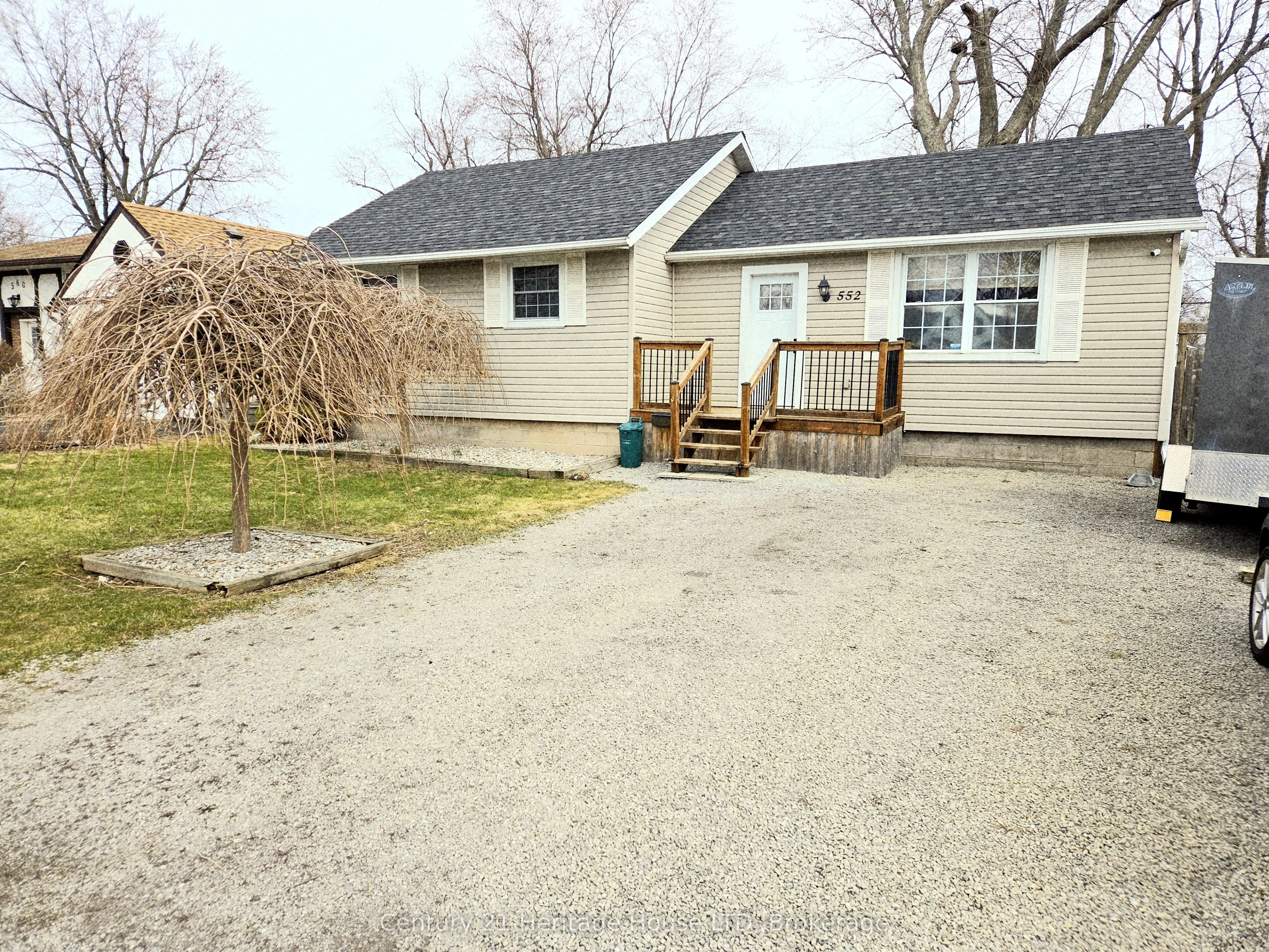 552 Lakeview Road