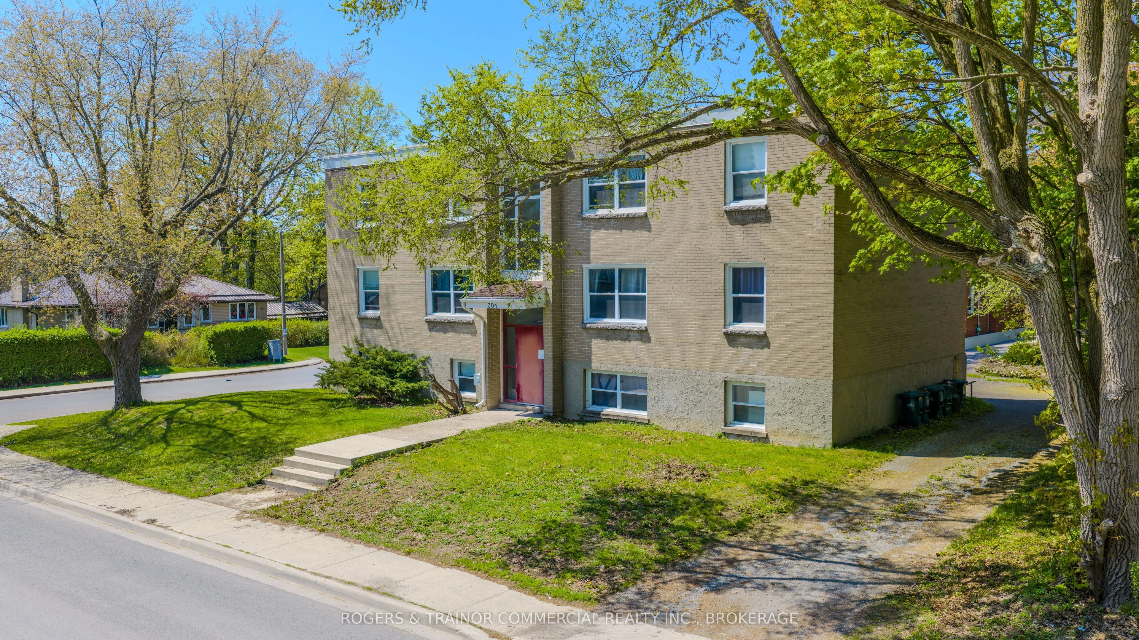 304 Yonge Street