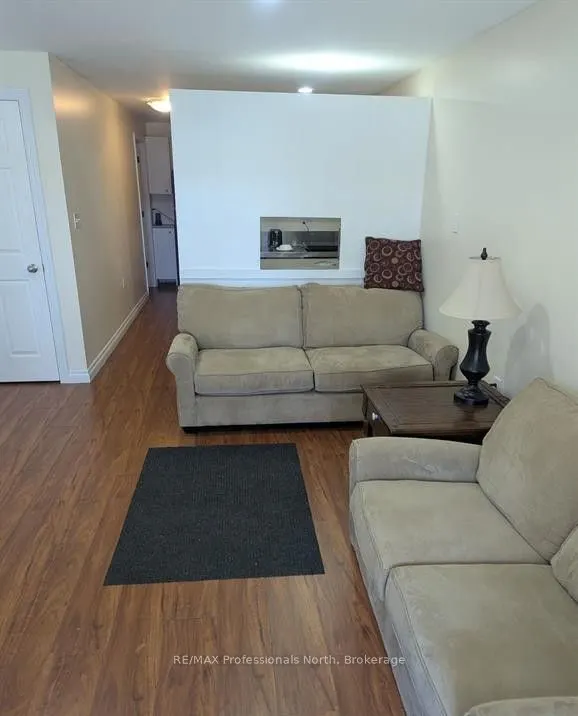 103 St Lawrence Street W