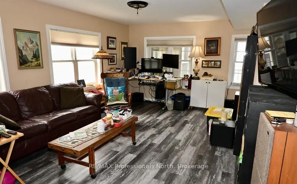 103 St Lawrence Street W