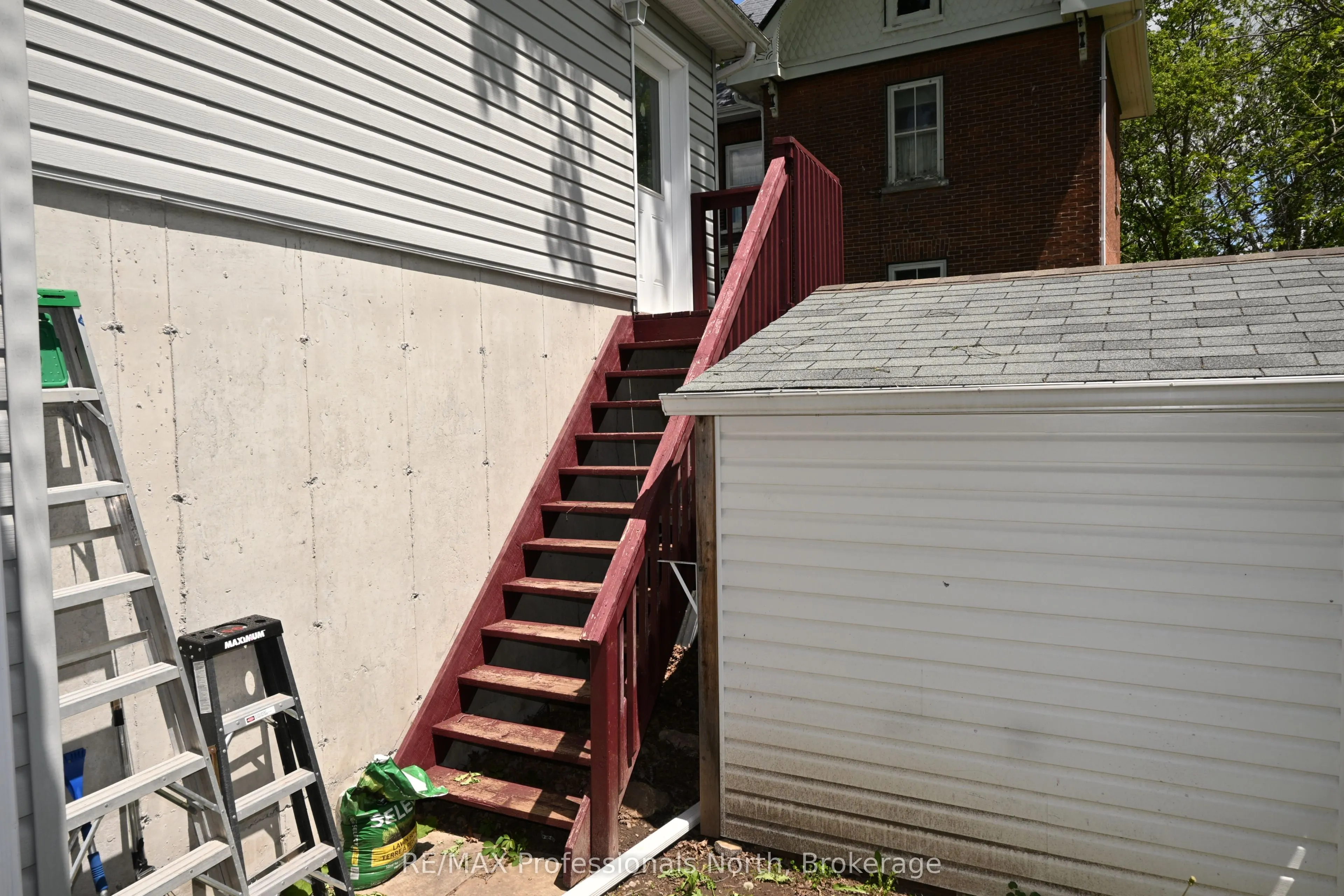 103 St Lawrence Street W