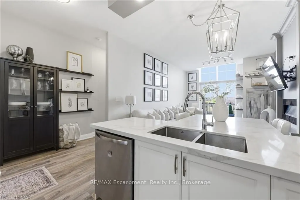 262 DUNDAS Street E #322
