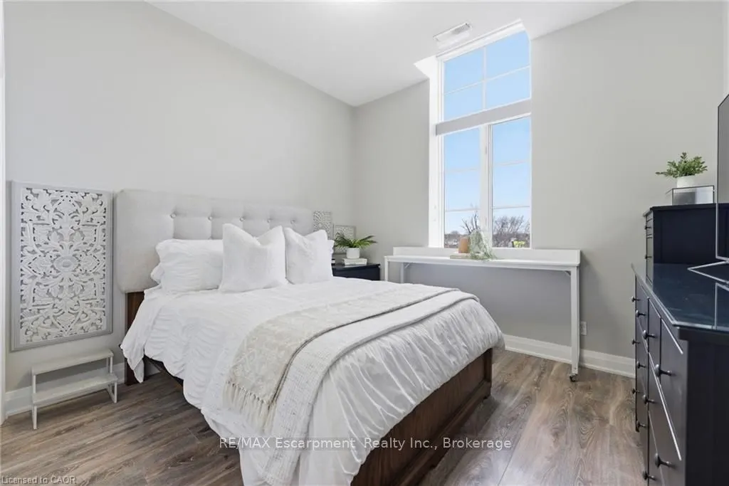 262 DUNDAS Street E #322