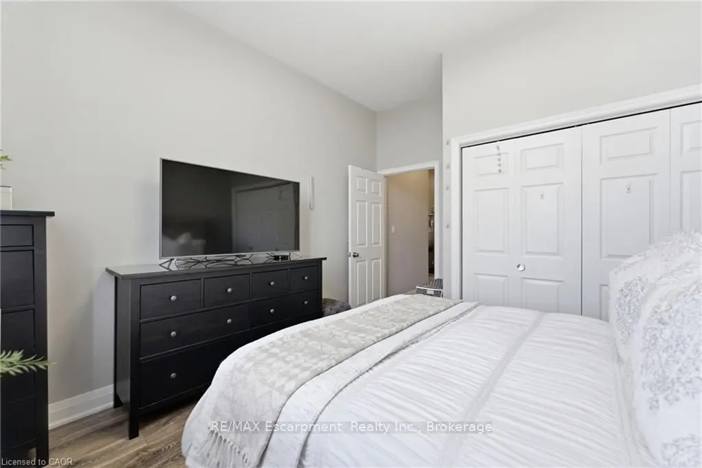 262 DUNDAS Street E #322