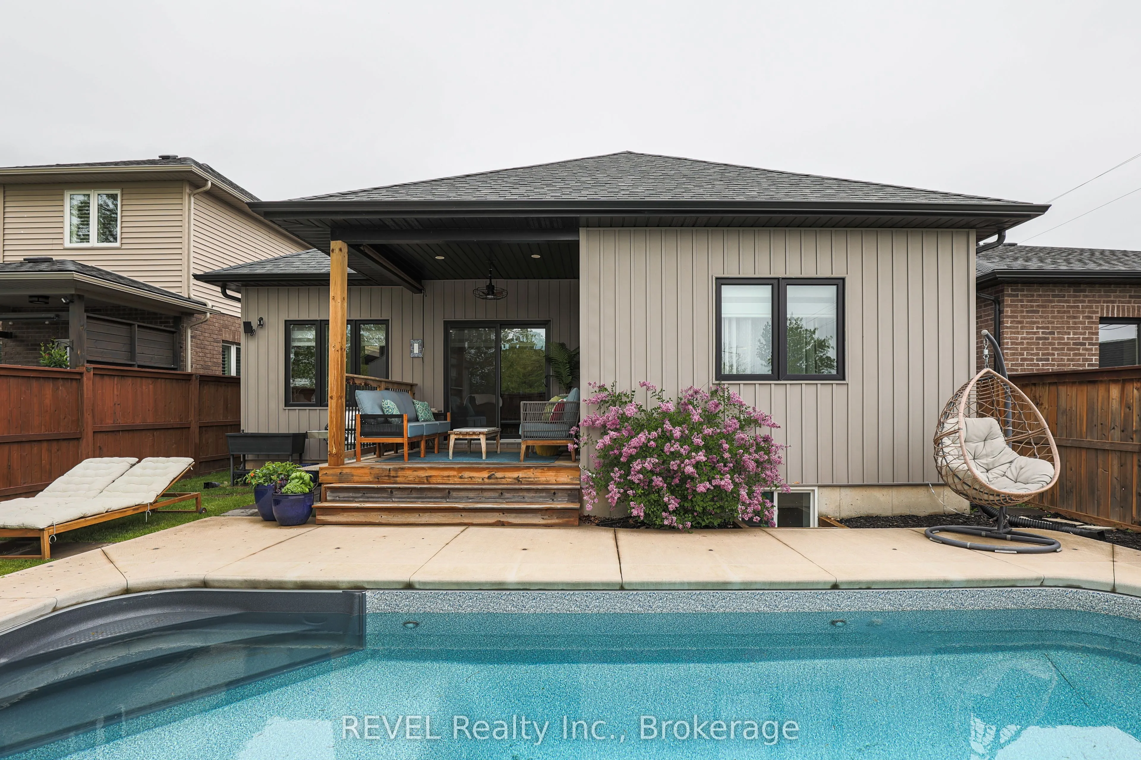 15 Willowbrook Drive