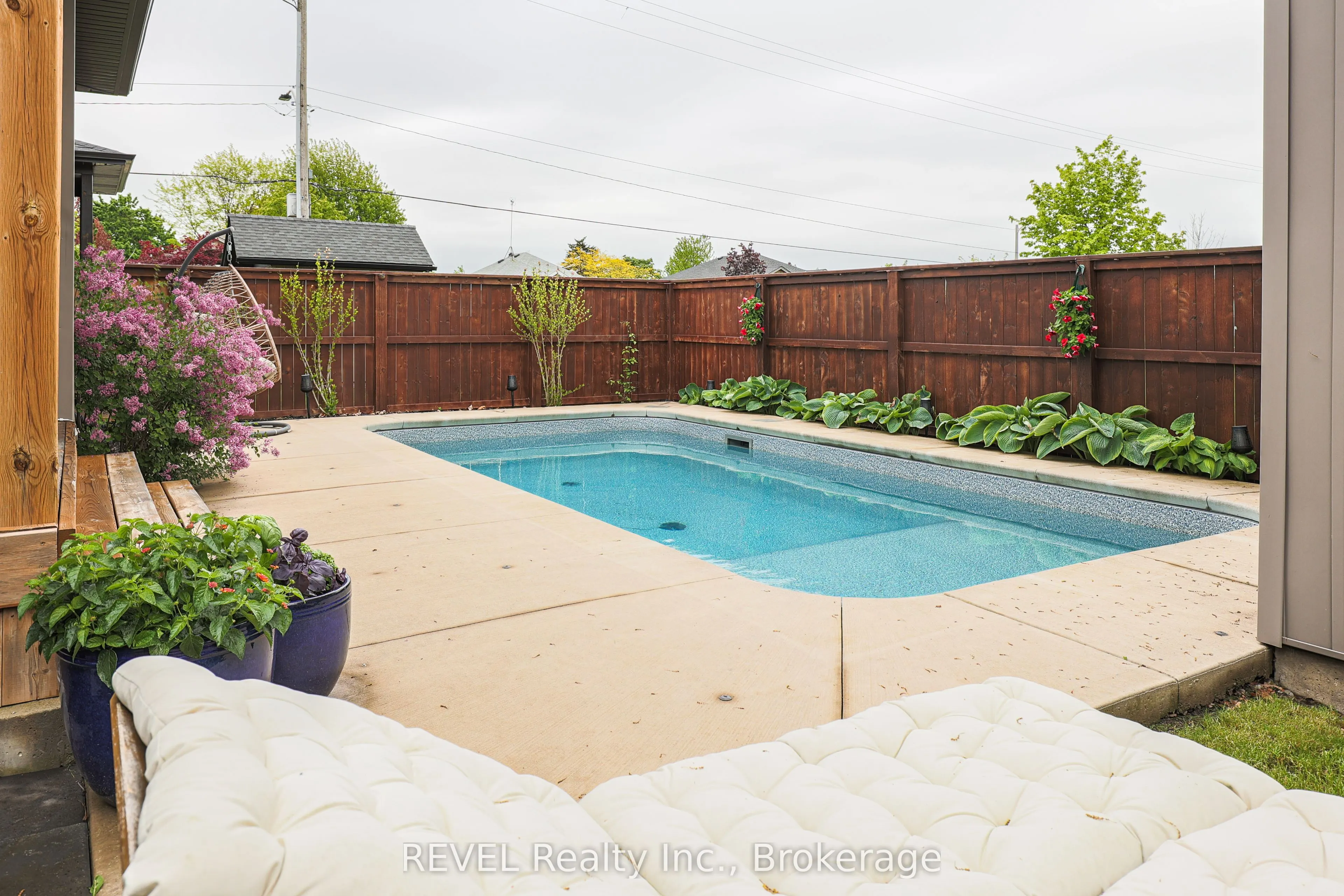 15 Willowbrook Drive