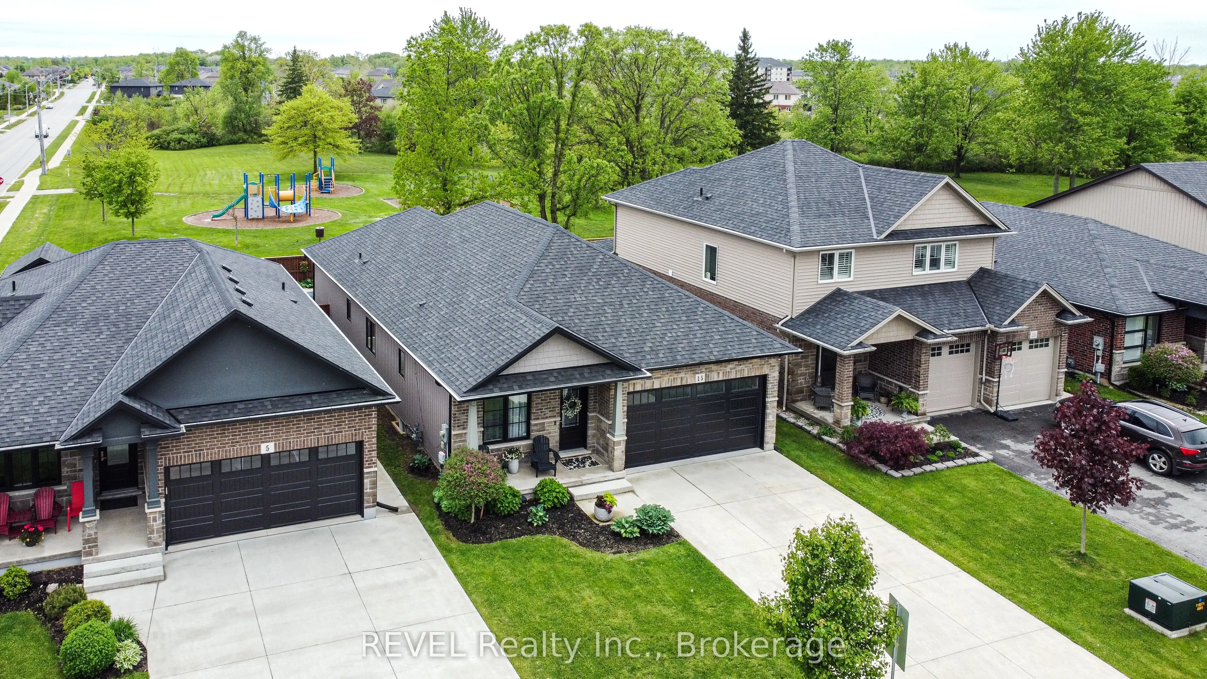 15 Willowbrook Drive