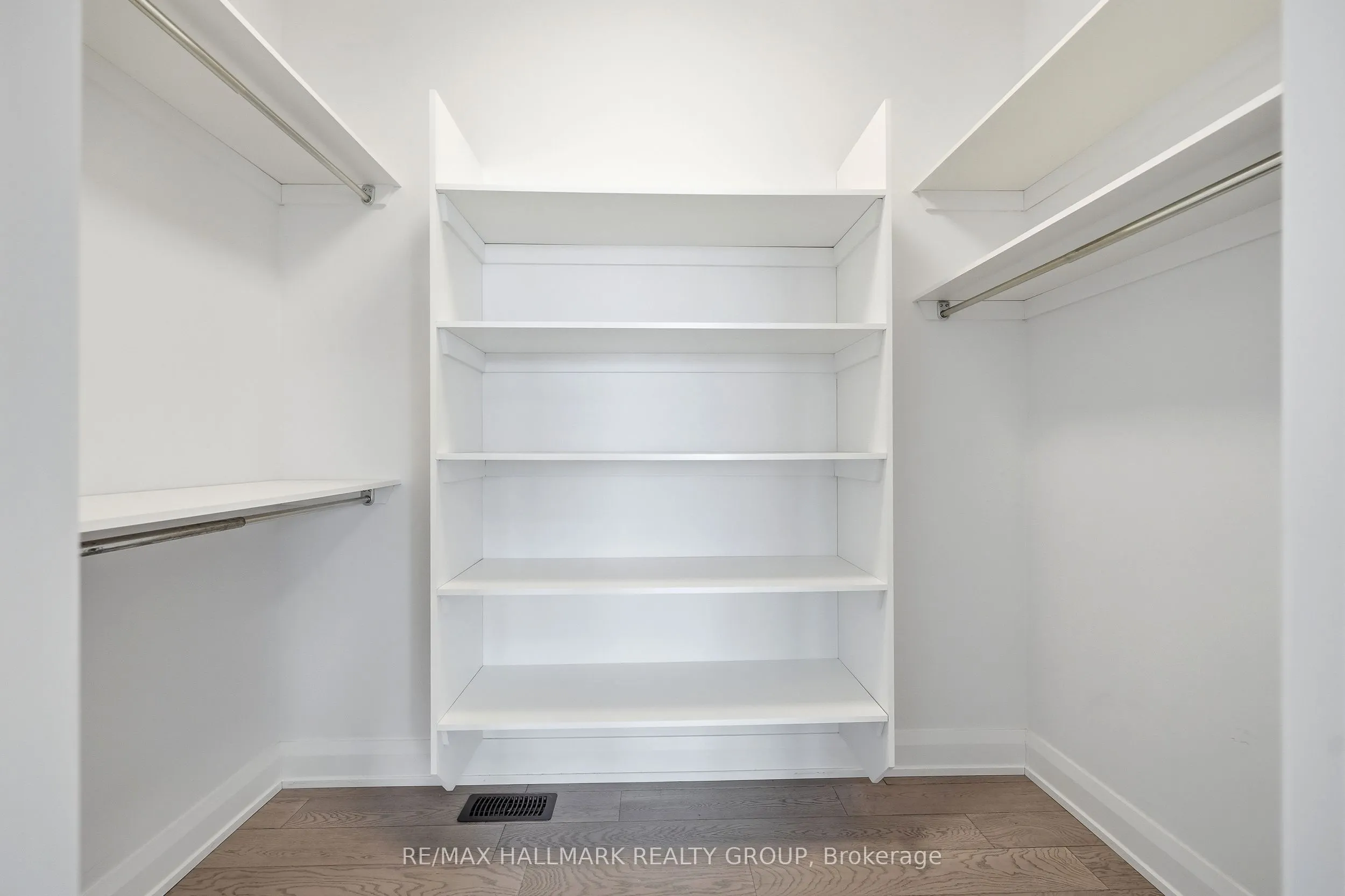 225 Summerview Terrace