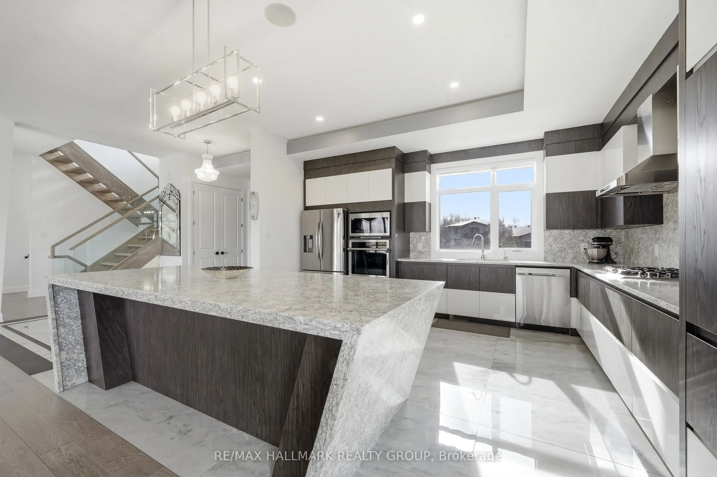 225 Summerview Terrace