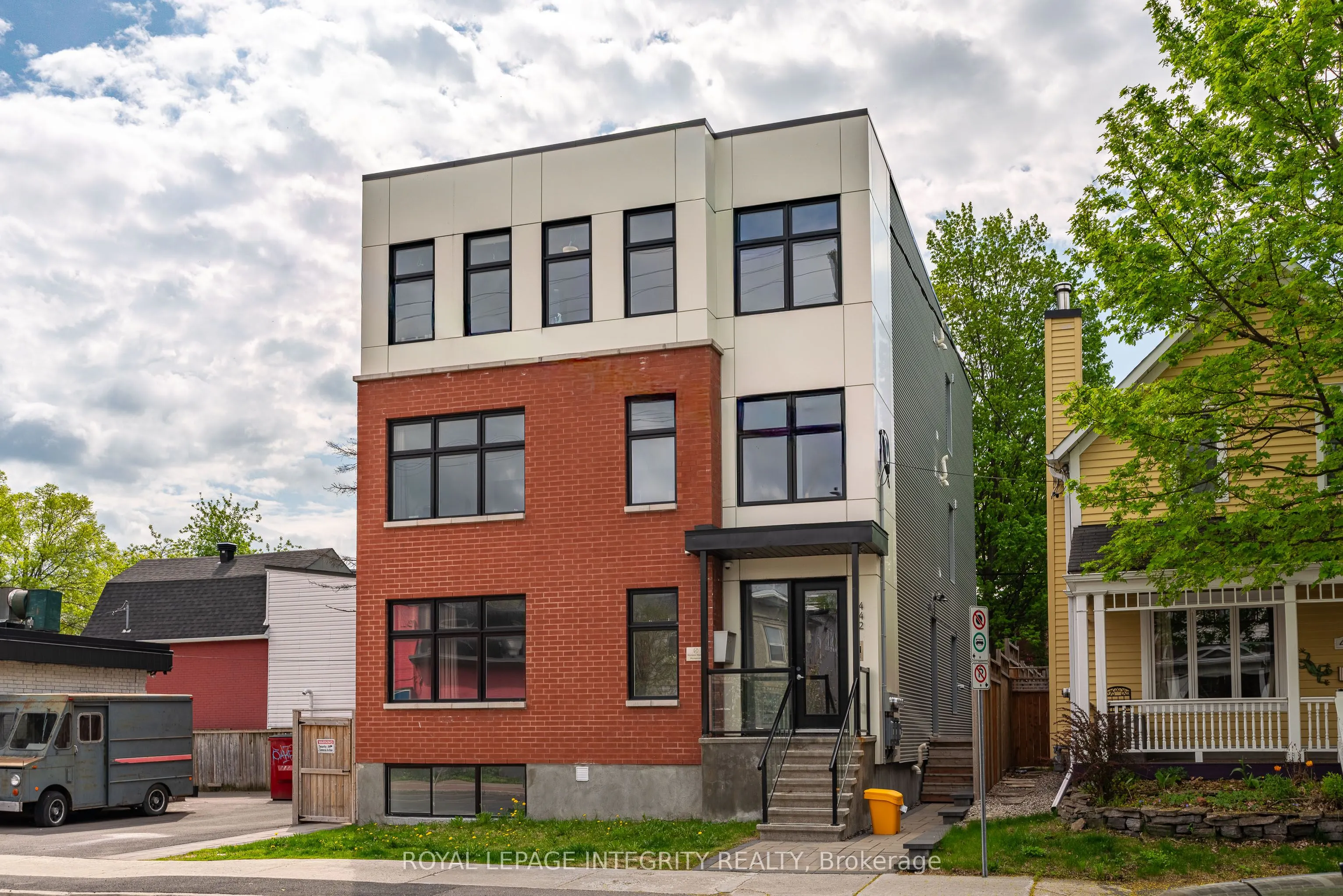 442 SUNNYSIDE Avenue