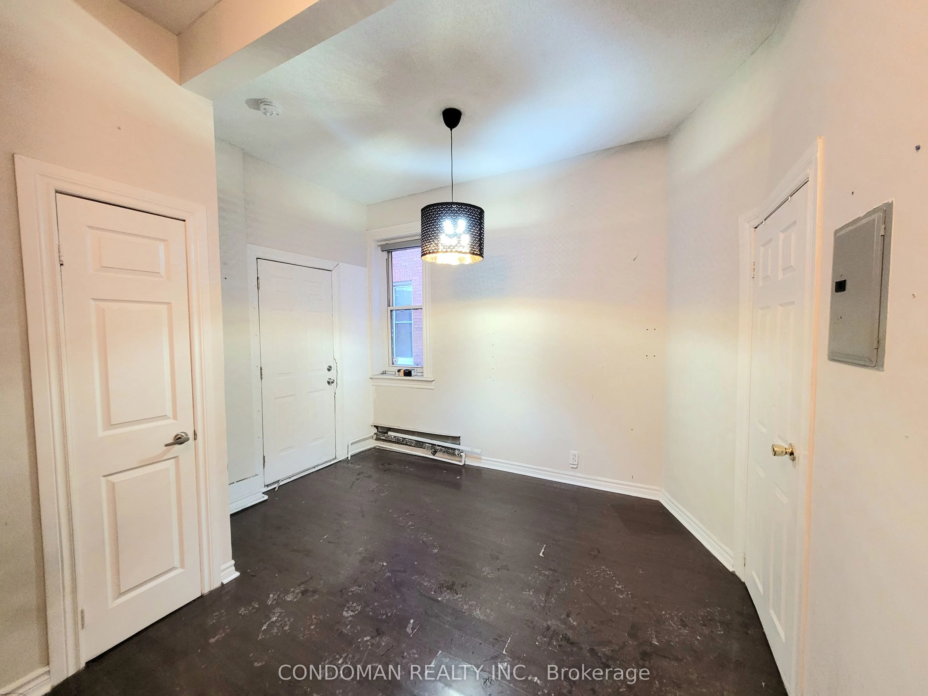 135 John Street S #4