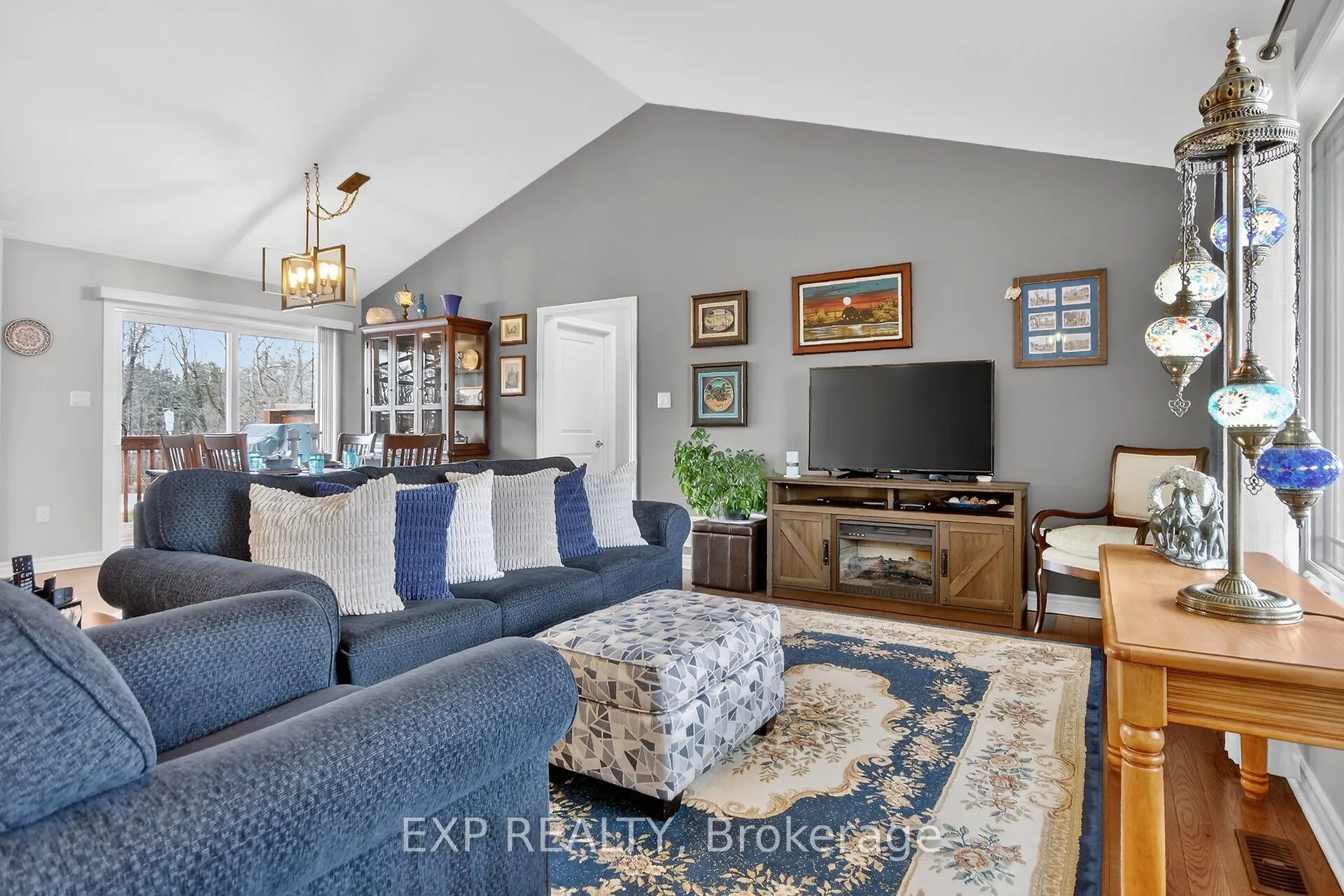 305 Moore Crescent