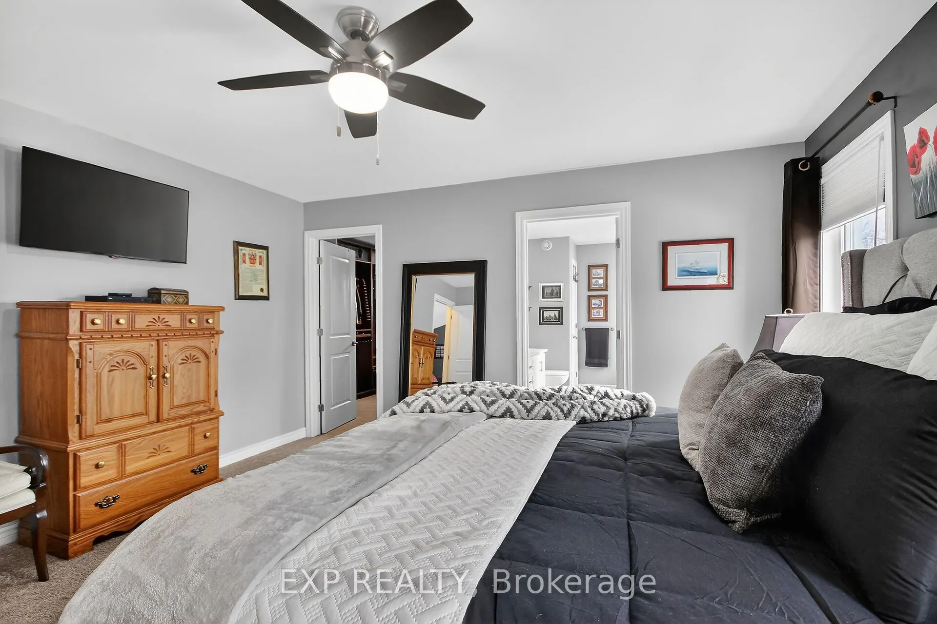 305 Moore Crescent
