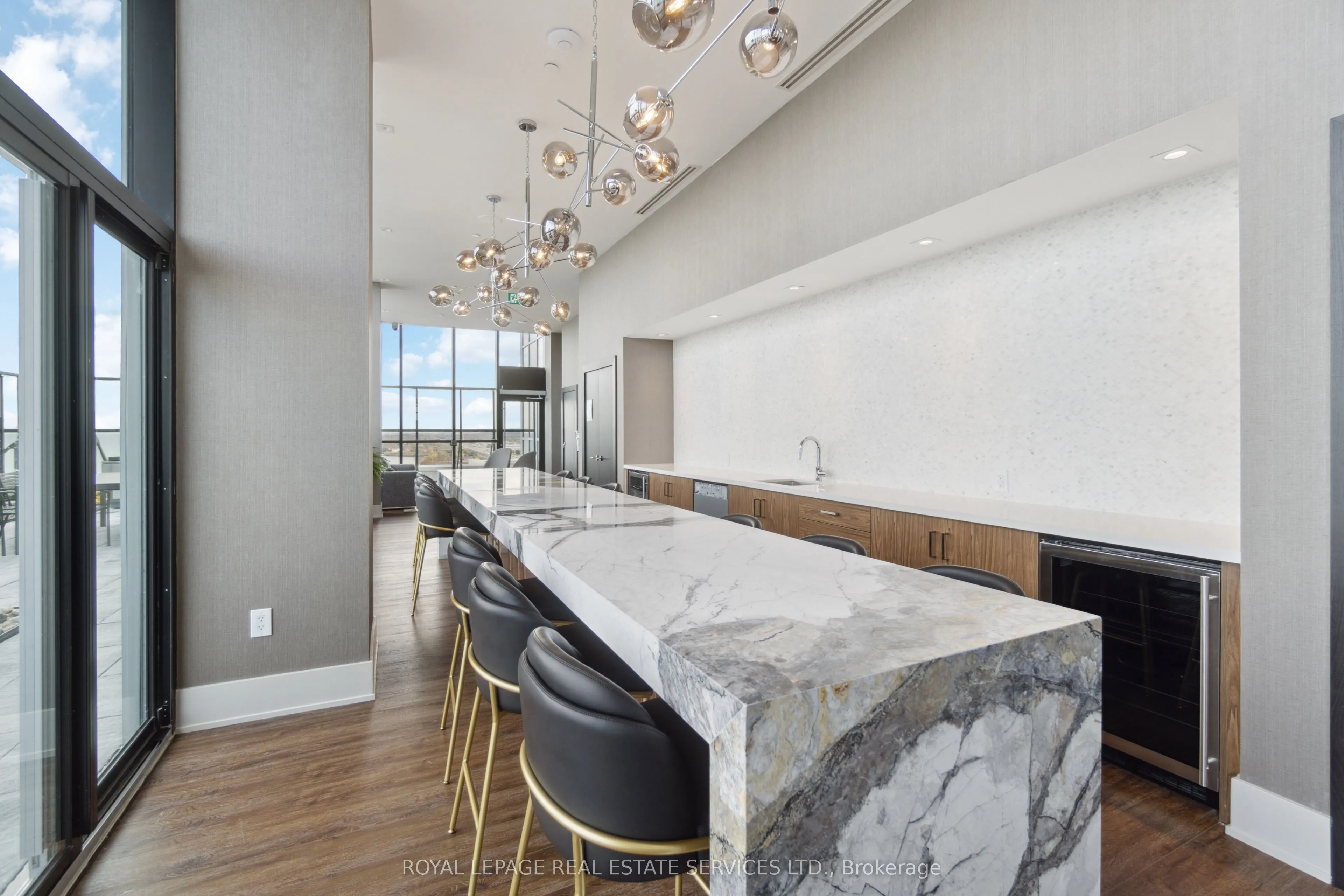 385 WINSTON Road #1702