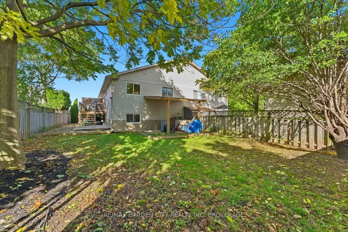 4 FOX TRAIL Drive