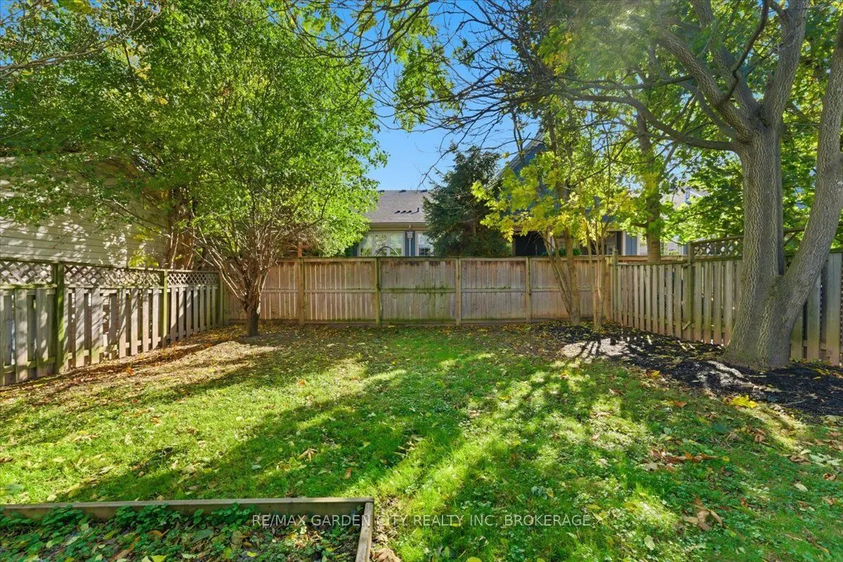 4 FOX TRAIL Drive