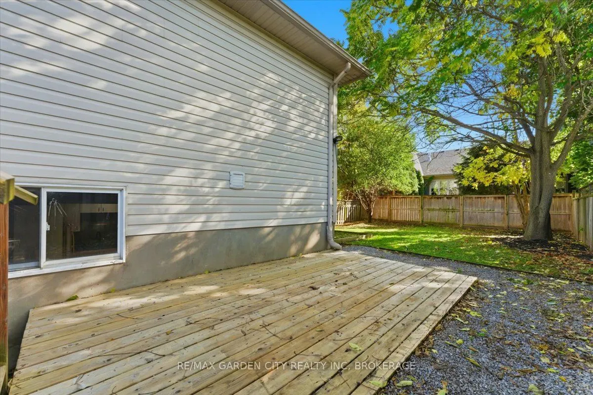 4 FOX TRAIL Drive