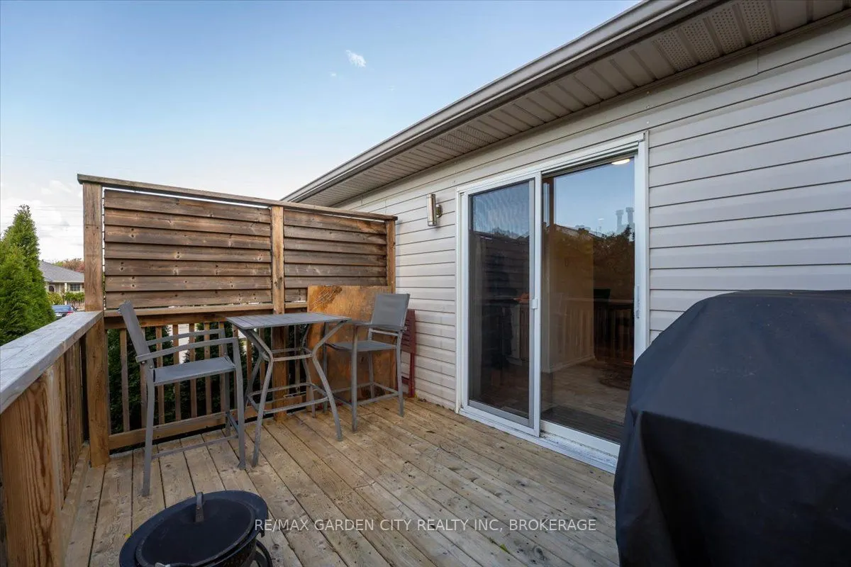 4 FOX TRAIL Drive